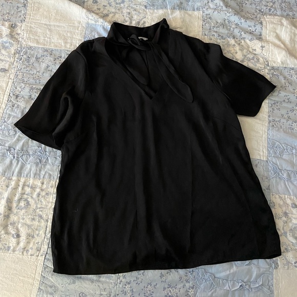❌SOLD❌ Black Neck Tie Satin Effect Blouse - Picture 6 of 8